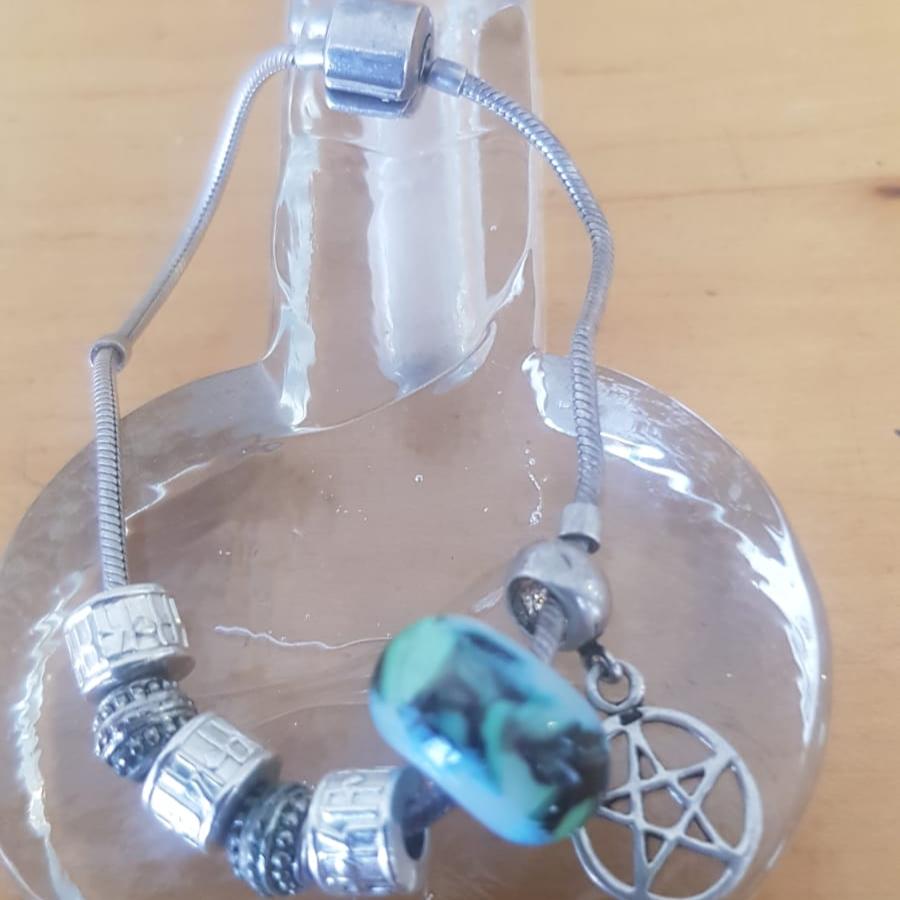 Star of David bracelet for woman, silver beads and charms. - Bluenoemi