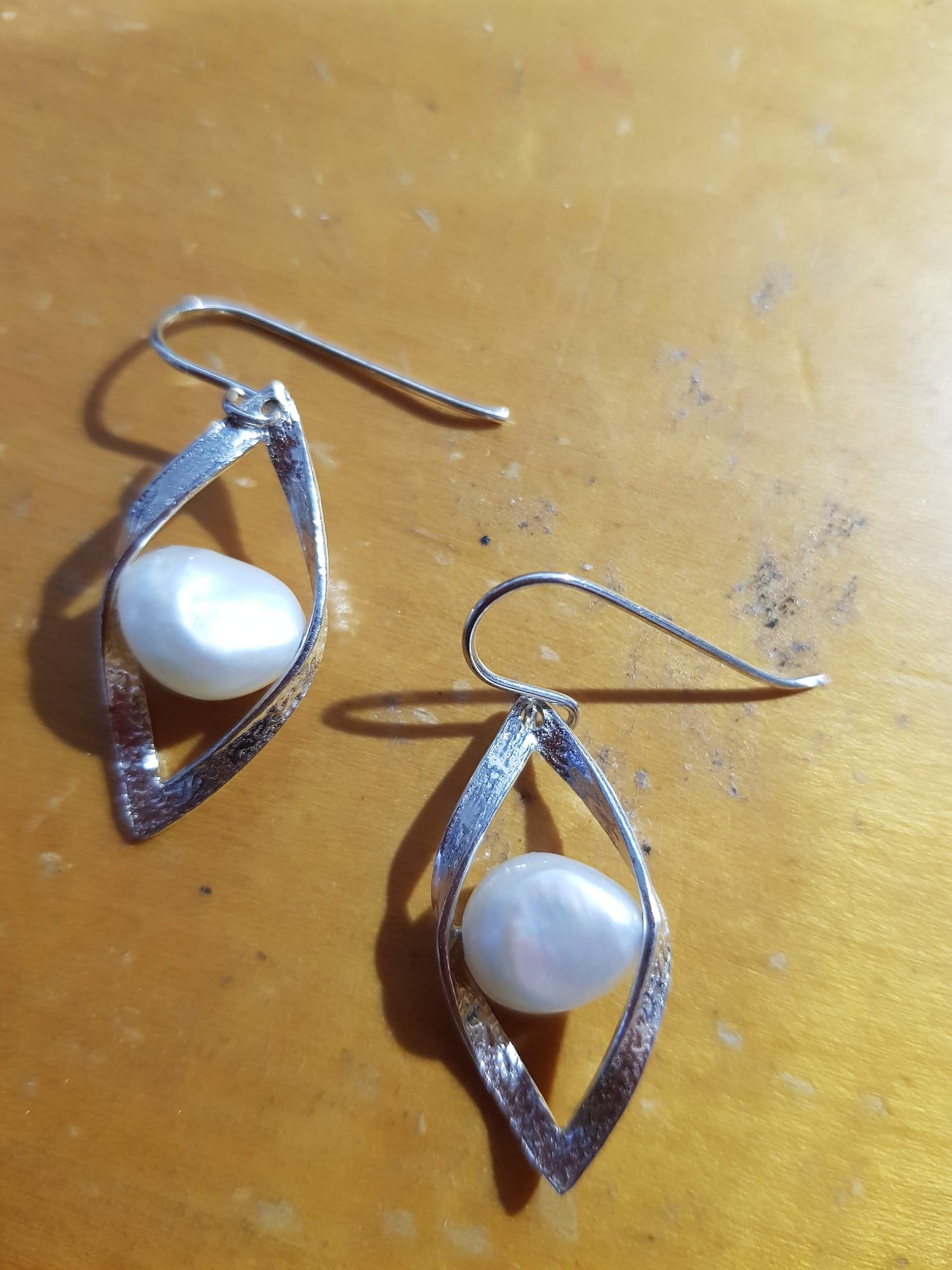Silver mother of pearl earrings, Feminine and elegant design.