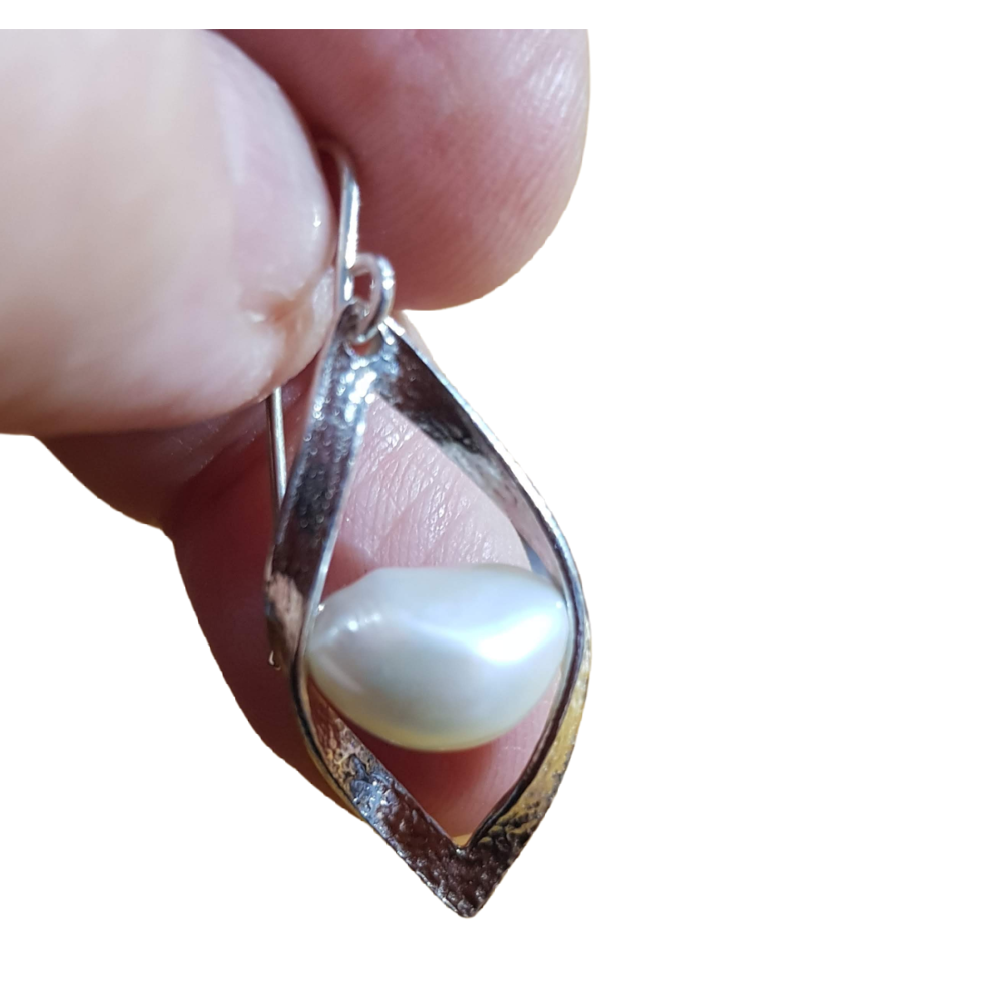 Sterling Silver mother of pearl earrings, Feminine and elegant earrings - Bluenoemi