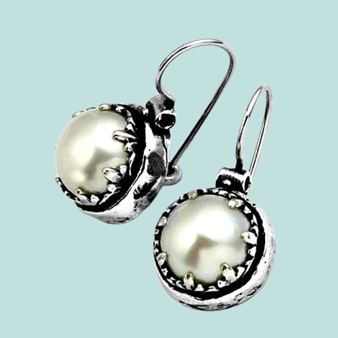 Silver pearls earrings / round earrings for women / dangle vintage style earrings - Bluenoemi