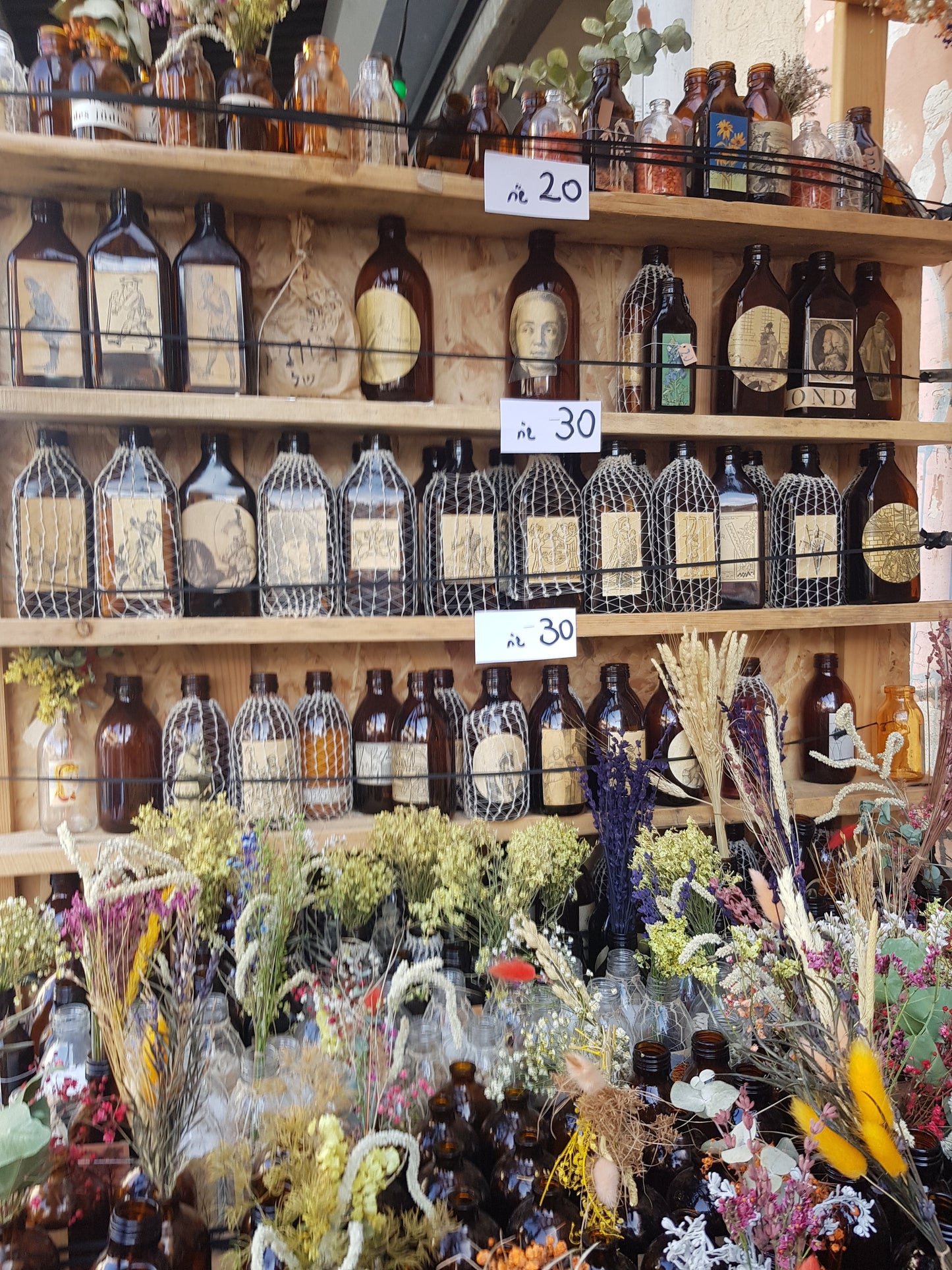 Dried flowers bouquet in a brown vintage glass bottle. - Bluenoemi