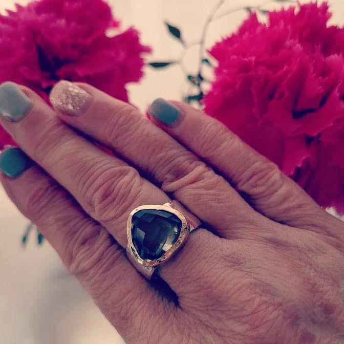 Gold ring Israel jewelry. Ring set with a green Amethyst. - Bluenoemi