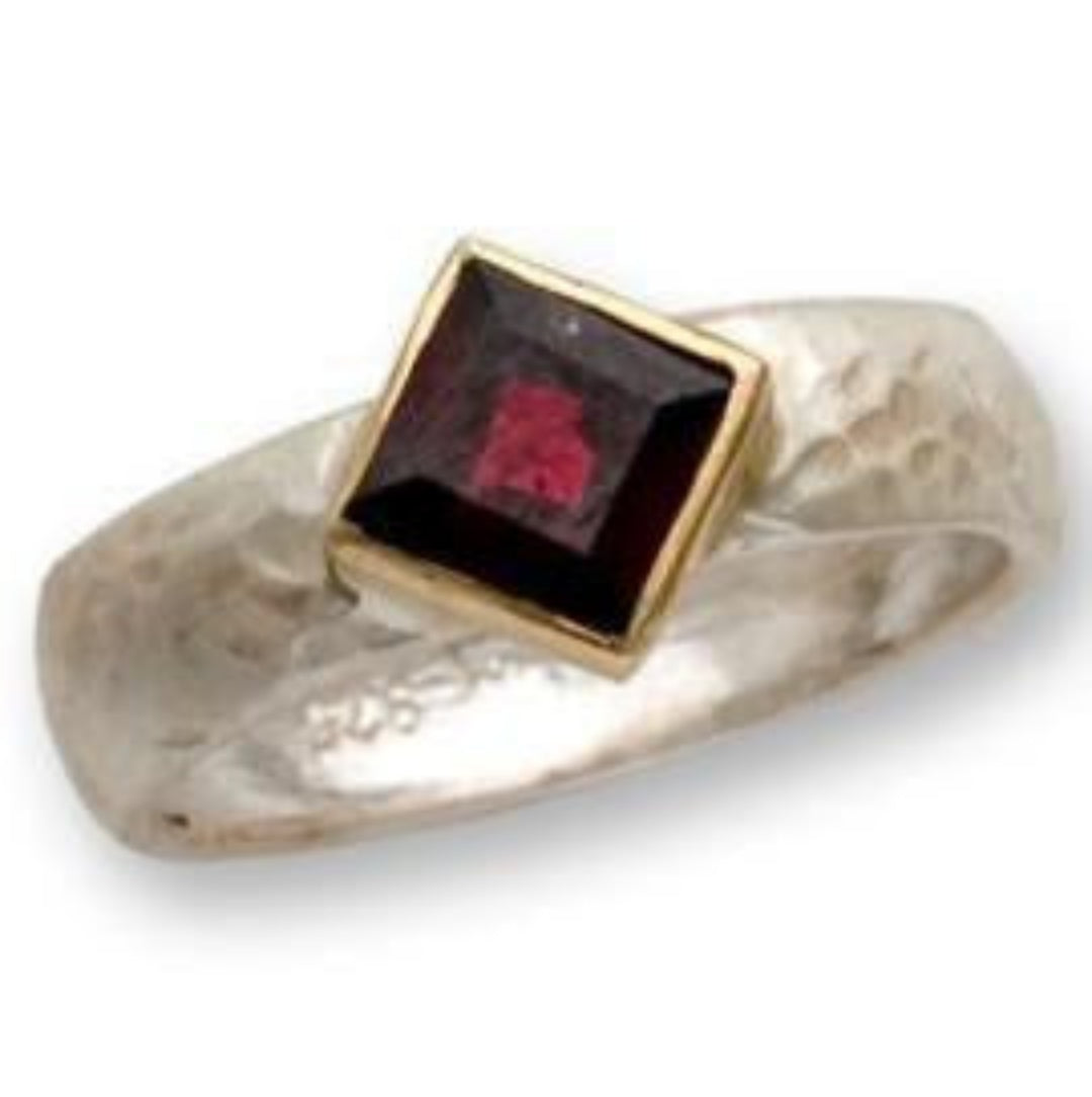 Ring silver gold 9 carats set with a faceted garnet ring for woman - Bluenoemi