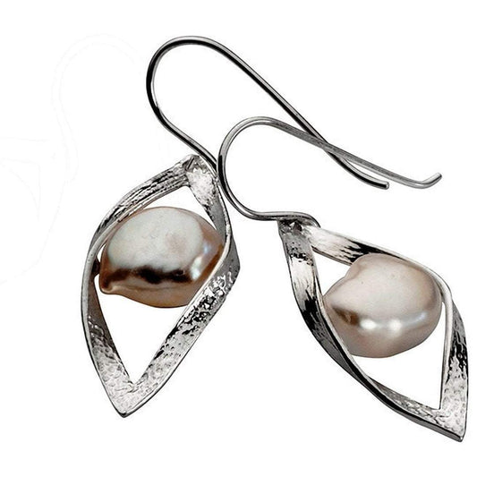 Silver mother of pearl earrings, Feminine and elegant design.