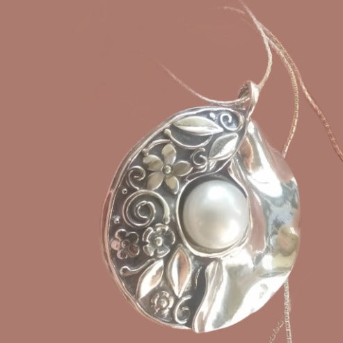 Bluenoemi Jewelry Necklaces Sterling Silver Pearl Pendant Necklace Floral Design