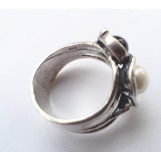 Special Offer size 6.5 Sterling silver ring set with onyx and pearls. Onyx rings womens - Bluenoemi