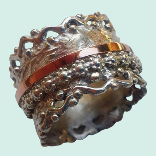 Romantic Spinner Rings for woman. Floral Lace Ring. - Bluenoemi