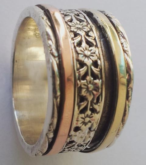 Spinner ring for woman. Floral spinning ring. Glamorous Meditation ring for women. - Bluenoemi
