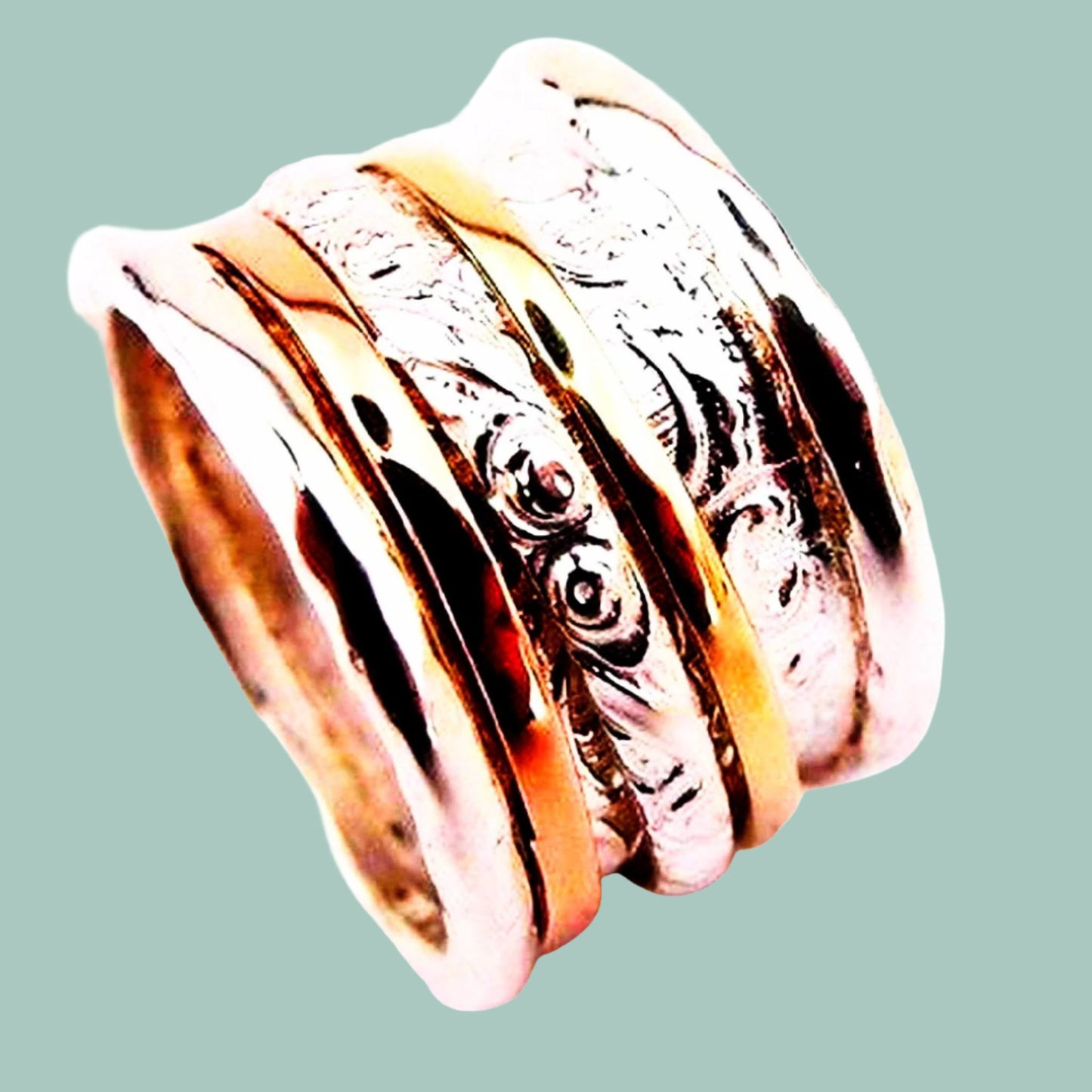 Spinner ring for woman